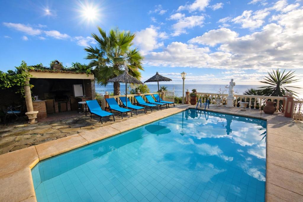 Private pool and Mediterranean sea view